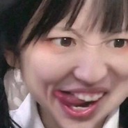 超短裙遮不住屌的萌妹