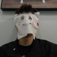 眉头一皱退至队友身后