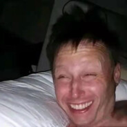 面带微笑的起床气