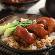 私は豚足ご飯の王様です