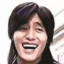 逊人
