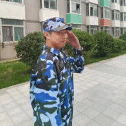 干拉然后用手机刷视频