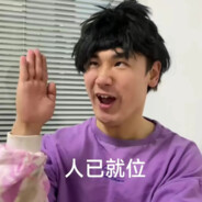 把玫瑰藏于身后