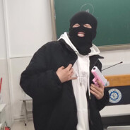 每当我看见她的JK脱离她的裤腿