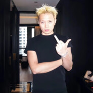 小镇男孩花五万八买包