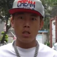 农民骑马抡只镐把