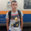 Писию сидя