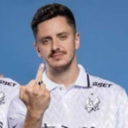 ЛЕВ С ЯЙЦАМИ