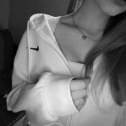 она глотает кровь