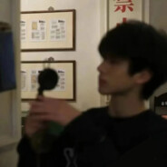 去护城河抽根烟