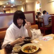 月亮很圆但我们却