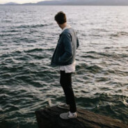 别怕，我给你举盾