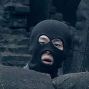 头戴三叉束发紫金冠