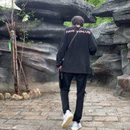 害羞腼腆大男孩