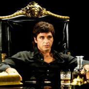 悍匪反手拉枪栓