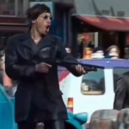 她说是鞭炮炸黑的