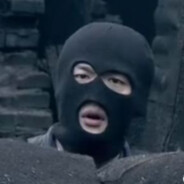 手持方天画戟坐下嘶风赤兔马之吕小布是也