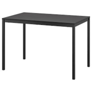 TABLE QUI COURT
