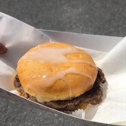 Cumburger with cucumber