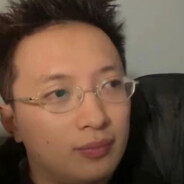 在芳草地耍起噻