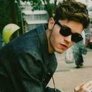 穿假貂挎假包大金链子水上漂