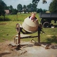 Głowa w betoniarce!