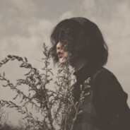 黄胶鞋七分裤职业法师刘海柱