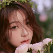 小新是人参果，落地就没很正常吧