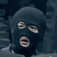 除夕街头即将放飞理想的有志青年