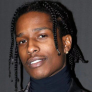 暴力肘击马嘉祺