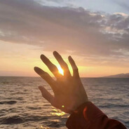 地平线咬着落日