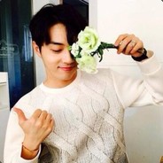 把枪藏在风衣、