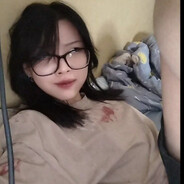 она смотрит на верх