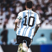 悲伤ly磨脚后跟