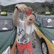 嘴叼华子打残局