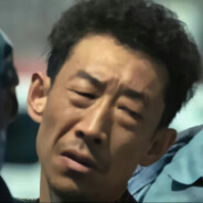 弯刀划过红玫瑰.