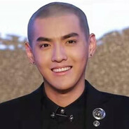 96岁大爷扶墙对狙