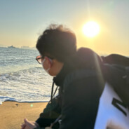 背着吉他去看海