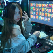 戴着贝雷帽卖报