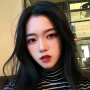 给迪丽热巴抹身体乳