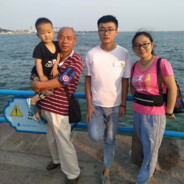 小龙看住圣主老爹要拉个大电