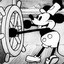 Mickey no drift de barco