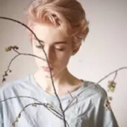 明明就不习惯牵手