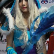 趴草丛隐身 Bot
