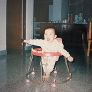 纯情少男在拉屎