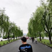 对枪一秒倒地 激发队友潜力