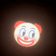 她脸上有股孩子气