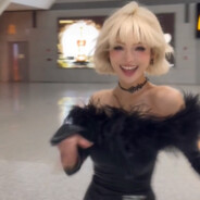 玉蚌翕合翻红肉 狂蟒起