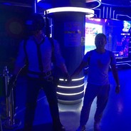 我只想揍哭你们.