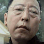 苏大强干拉然后玩手机